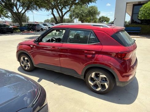 Certified 2025 Hyundai Venue SEL FWD image 4