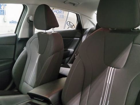 Used 2022 Hyundai Elantra SEL w/ Preferred Accessory Package FWD image 16