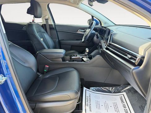 Used 2025 Kia Sportage EX FWD image 18