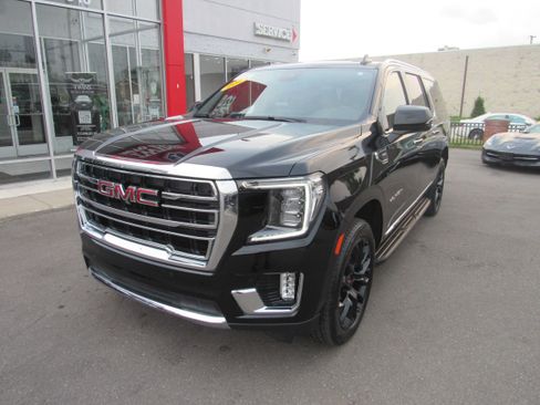 Used 2024 GMC Yukon XL SLT w/ SLT Luxury Package AWD/4WD image 2