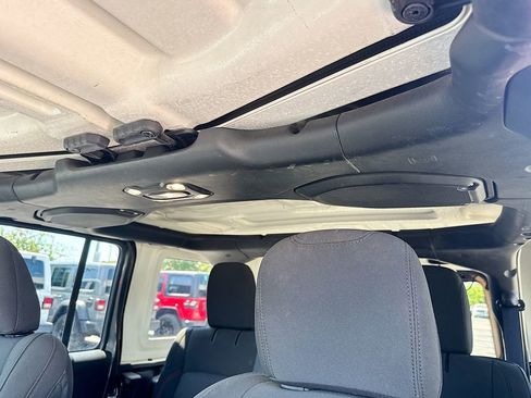 Used 2023 Jeep Wrangler Unlimited Rubicon AWD/4WD image 20