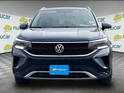 Used 2022 Volkswagen Taos SE image 2