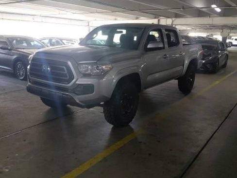 Used 2022 Toyota Tacoma SR AWD/4WD image 6