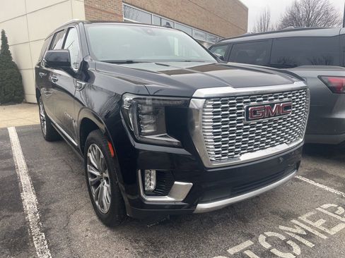Used 2021 GMC Yukon Denali w/ Denali Premium Package image 2