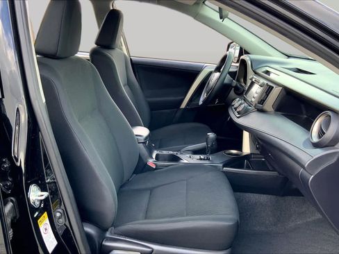 Used 2014 Toyota RAV4 LE FWD image 9