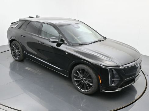 New 2026 Cadillac Lyriq V image 29