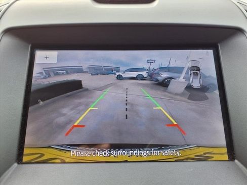 Used 2020 Ford Edge SE image 10