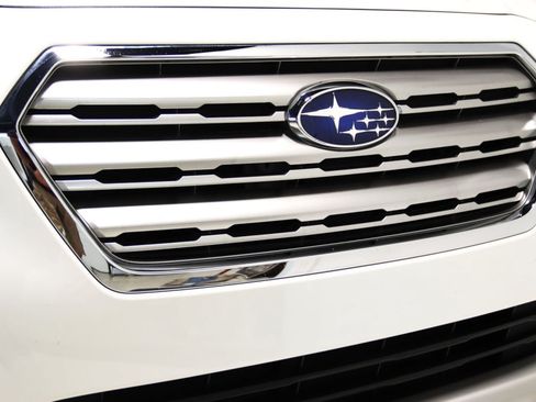 Used 2017 Subaru Outback 2.5i Limited AWD/4WD image 25