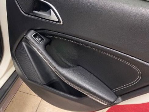 Used 2017 Mercedes-Benz GLA 250 4MATIC w/ Premium Package image 14