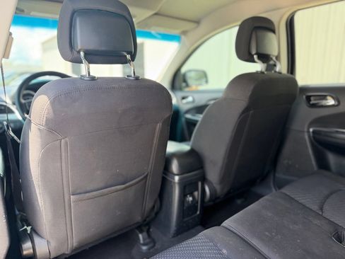 Used 2018 Dodge Journey SE w/ Blacktop Package FWD image 19