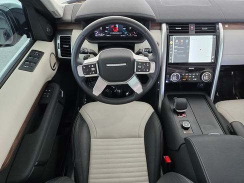 Certified 2025 Land Rover Discovery Dynamic SE AWD/4WD image 12
