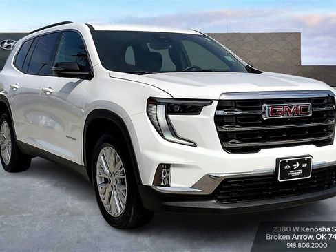 Used 2024 GMC Acadia Elevation image 2