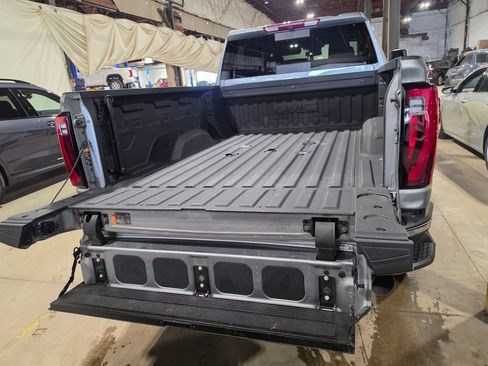 Used 2025 GMC Sierra 3500 SLT w/ SLT Premium Package AWD/4WD image 8