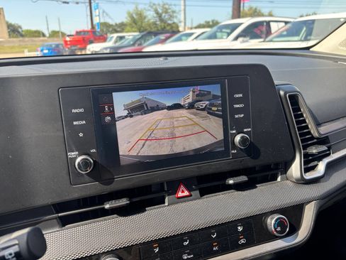 Used 2025 Kia Sportage LX FWD image 23