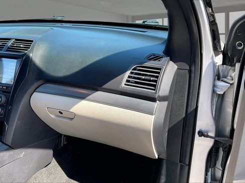 Used 2018 Ford Explorer XLT w/ Equipment Group 201A FWD image 27