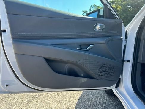 Certified 2025 Hyundai Elantra SEL FWD image 10
