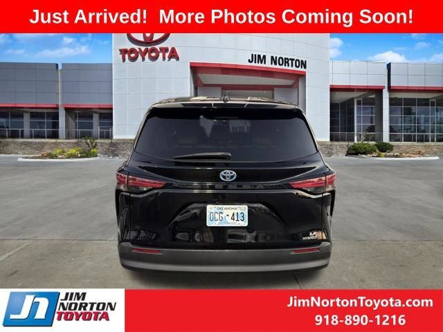 Used 2022 Toyota Sienna LE FWD image 5