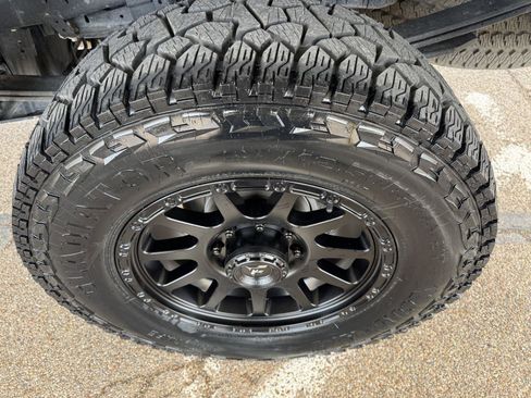 Used 2025 Ford F250 Lariat w/ Chrome Package image 38