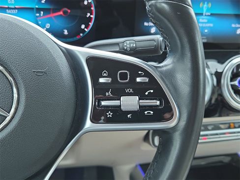 Certified 2022 Mercedes-Benz GLA 250 4MATIC image 22