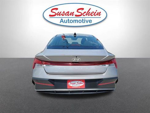 Used 2025 Hyundai Elantra SEL FWD image 24