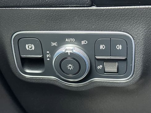 Used 2021 Mercedes-Benz GLA 250 4MATIC image 30