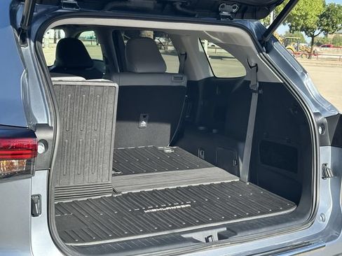 Used 2023 Toyota Highlander Limited FWD image 36