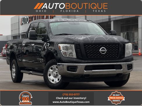 Used 2019 Nissan Titan SV image 1