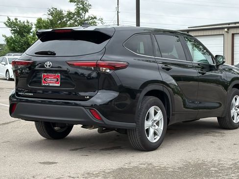 Certified 2025 Toyota Highlander LE FWD image 6