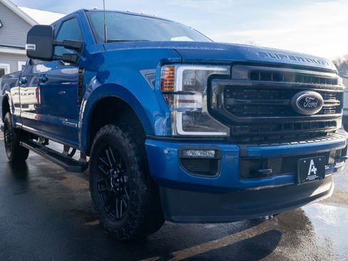 Used 2022 Ford F250 Lariat w/ Black Appearance Package image 9