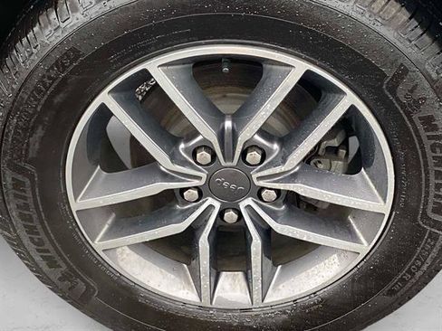 Used 2020 Jeep Grand Cherokee Limited image 23