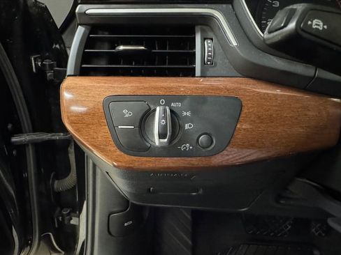 Used 2022 Audi A4 2.0T Premium w/ Convenience Package image 11