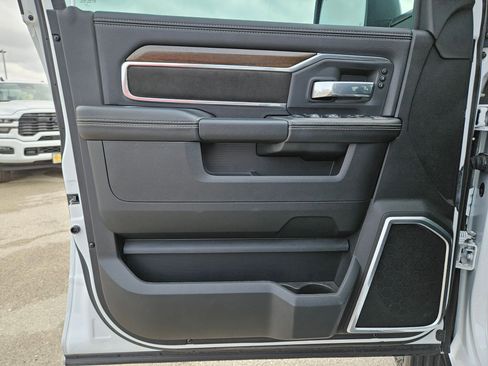 Used 2024 RAM 2500 Laramie image 11