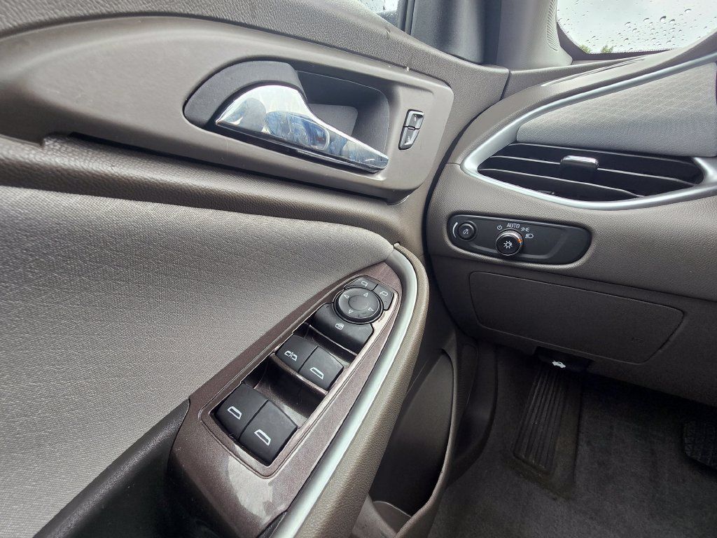 Used 2023 Chevrolet Malibu LT FWD image 17