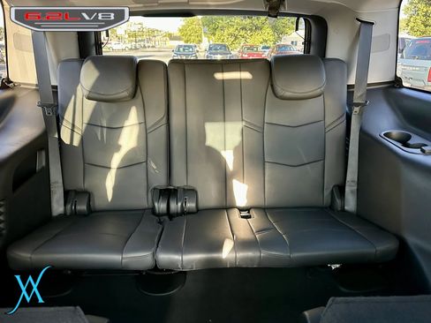 Used 2020 Cadillac Escalade Luxury AWD/4WD image 38