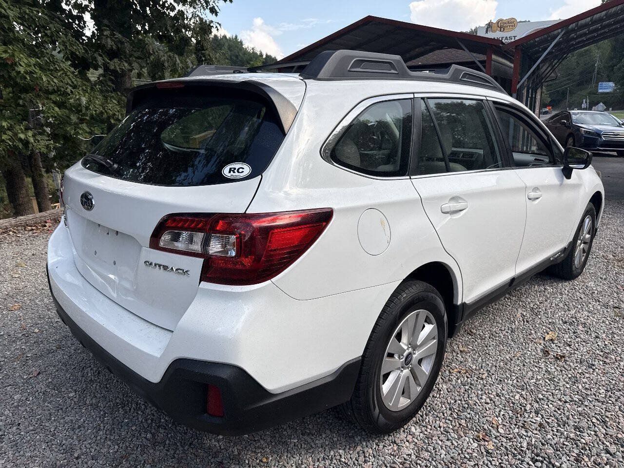 Used 2018 Subaru Outback 2.5i AWD/4WD image 5