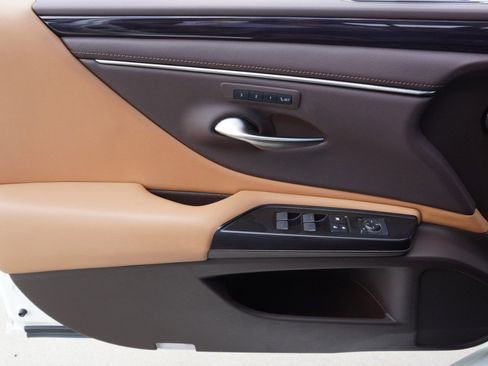 Used 2019 Lexus ES 350 w/ Premium Package image 22