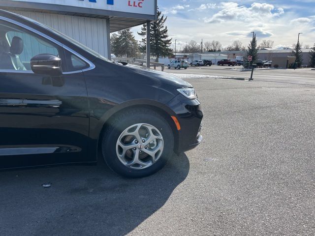 Used 2024 Chrysler Pacifica Limited FWD image 19