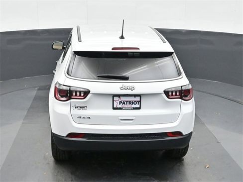 Used 2025 Jeep Compass Sport image 28