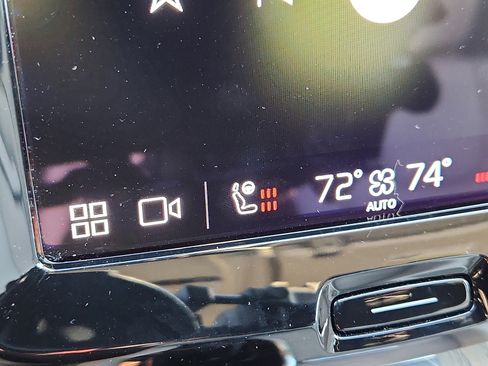 Certified 2023 Volvo XC60 B5 Plus w/ Climate Package image 27