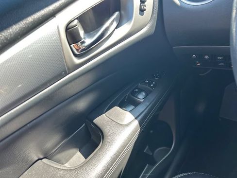 Used 2017 Nissan Pathfinder SL w/ SL Premium Package AWD/4WD image 12