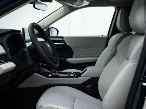 New 2025 Mitsubishi Outlander SEL image 10