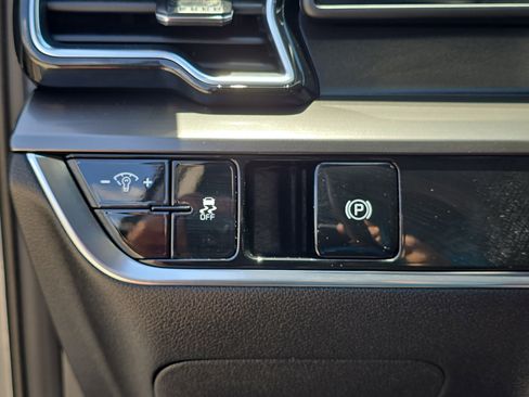 Certified 2025 Kia Sportage EX FWD image 28