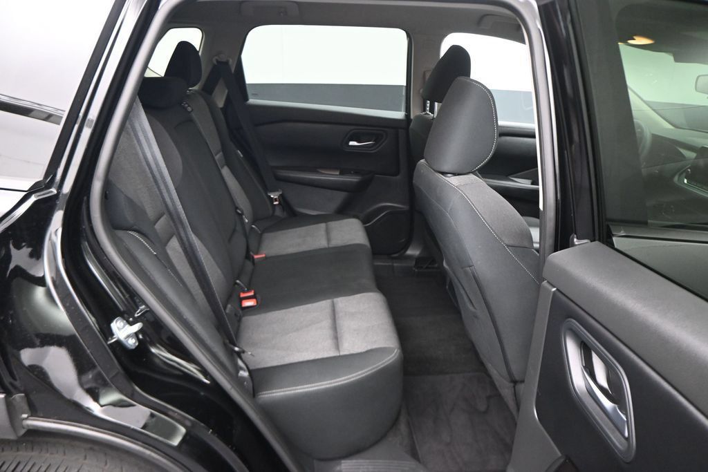 Used 2024 Nissan Rogue SV FWD image 10