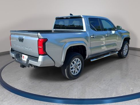 Used 2024 Toyota Tacoma SR5 AWD/4WD image 5