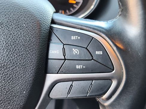 Used 2020 Jeep Grand Cherokee Laredo w/ Laredo X Package RWD image 23