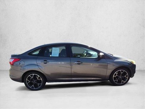 Used 2012 Ford Focus SE FWD image 4