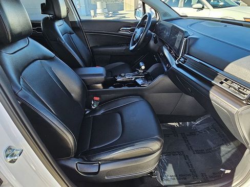 Used 2025 Kia Sportage EX image 18