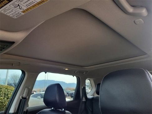 Used 2023 Nissan Rogue SL w/ SL Premium Package image 20