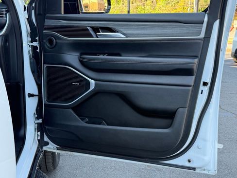 Used 2024 Jeep Wagoneer Series II w/ Flexible Seating Group image 37