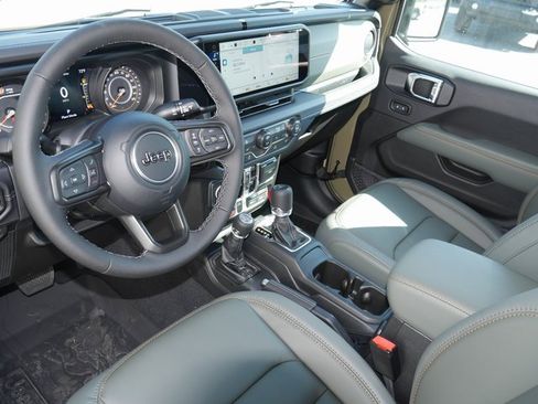 New 2025 Jeep Gladiator Mojave w/ Convenience Group image 16